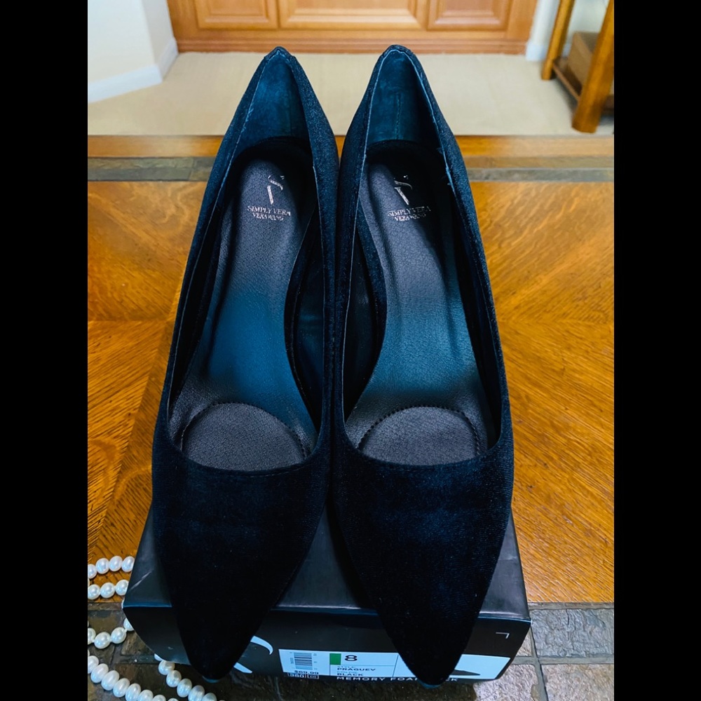 Simply Vera Wang Velvet pumps